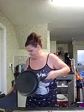 MissQueenBeex online show from 12-14-25, 12:33