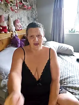 MissQueenBeex online show from 12-18-25, 11:03