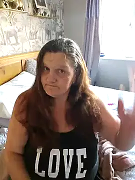 MissQueenBeex online show from 10-28-25, 10:03