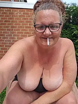 MissQueenBeex online show from 05-28-26, 02:23