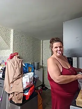 MissQueenBeex online show from 11-30-25, 03:57