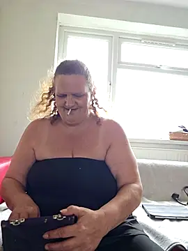 MissQueenBeex online show from 05-03-26, 02:42