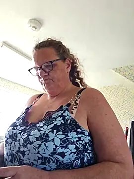 MissQueenBeex online show from 05-02-26, 01:38