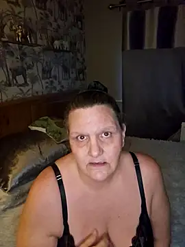 MissQueenBeex online show from 04-02-26, 06:47