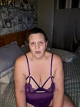 MissQueenBeex online show from 01-16-26, 04:22