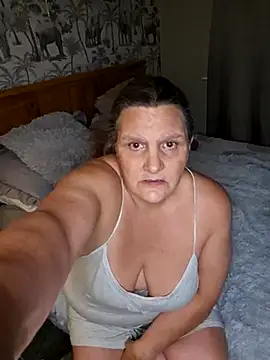 MissQueenBeex online show from 10-13-25, 07:59