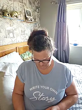 MissQueenBeex online show from 02-24-26, 01:56