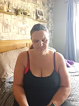 MissQueenBeex online show from 09-30-25, 01:39