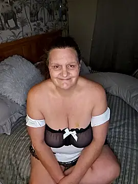 MissQueenBeex online show from 01-12-26, 08:36