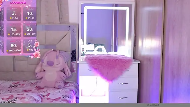 AlitaAnisee online show from 04-10-26, 01:45