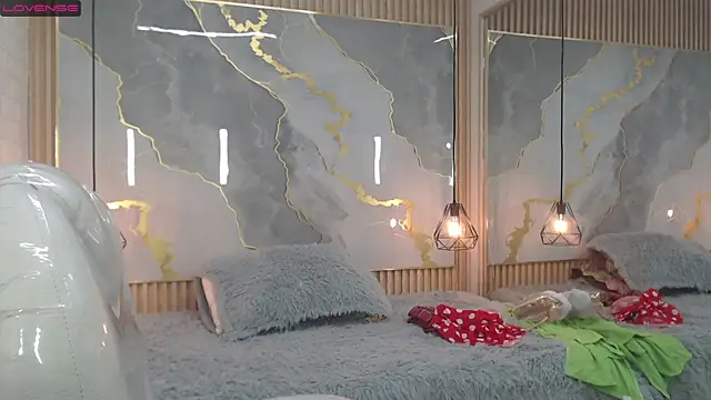 nei girl online show from 10-10-25, 11:11