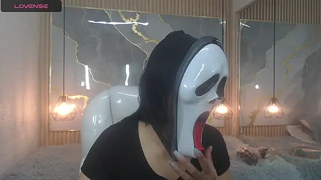 nei girl online show from 10-31-25, 11:29