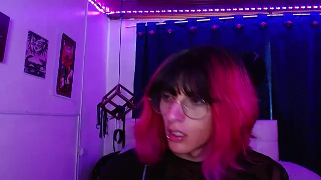 goth minerva online show from 11-18-25, 02:31