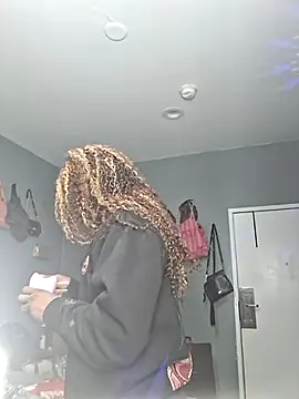 ItsBarbieBitcxxxx69 online show from 11-06-25, 02:37