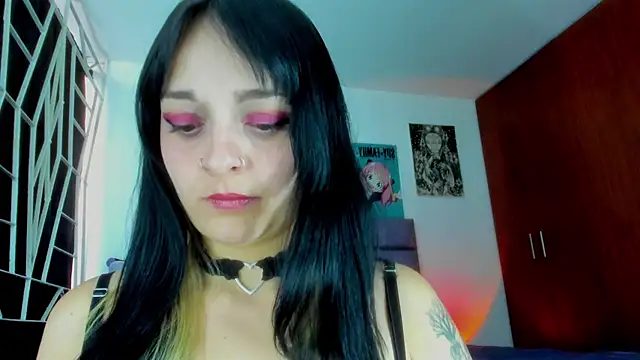 Snapshot of KARINNA__RAVEN chatting on 10-20-25, 10:10 KARINNA RAVEN online show from 10-20-25, 10:10