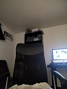 KARINNA  RAVEN online show from 12-13-25, 10:05