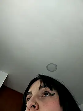 Snapshot of KARINNA__RAVEN chatting on 10-23-25, 01:37 KARINNA RAVEN online show from 10-23-25, 01:37