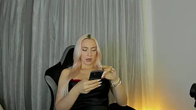 Snapshot of _Miss_Valentina_ chatting on 05-17-26, 04:18 Miss Valentina online show from 05-17-26, 04:18