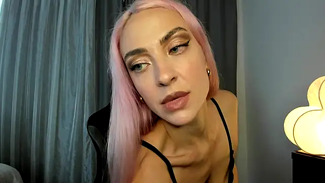 Snapshot of _Miss_Valentina_ chatting on 10-15-25, 07:38 Miss Valentina online show from 10-15-25, 07:38