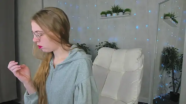 Joann Shermann online show from 10-22-25, 01:16