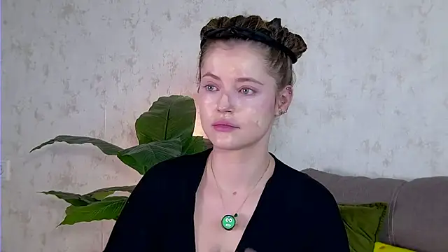 AshleyD  online show from 10-04-25, 03:19