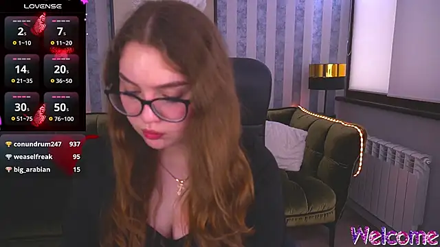 Snapshot of LuxSopphia chatting on 03-22-25, 12:04 LuxSopphia online show from 03-22-25, 12:04