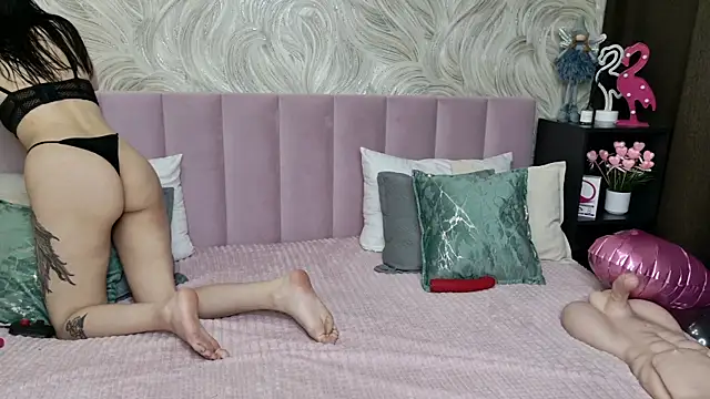 Snapshot of CarolineTenders chatting on 10-22-25, 01:16 CarolineTenders online show from 10-22-25, 01:16