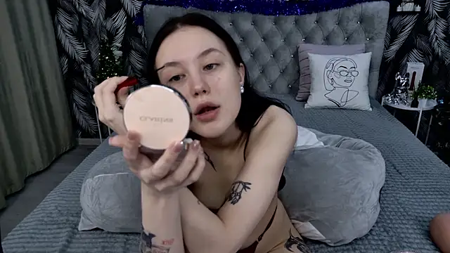 CarolineTenders online show from 12-22-25, 01:17