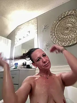 Lilbeezie81 online show from 02-11-26, 08:41