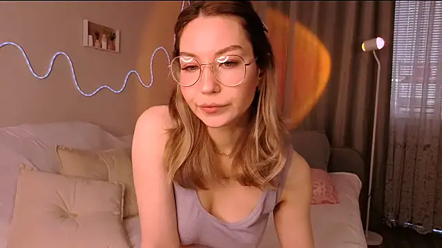 Lilo Sims online show from 10-08-25, 03:41