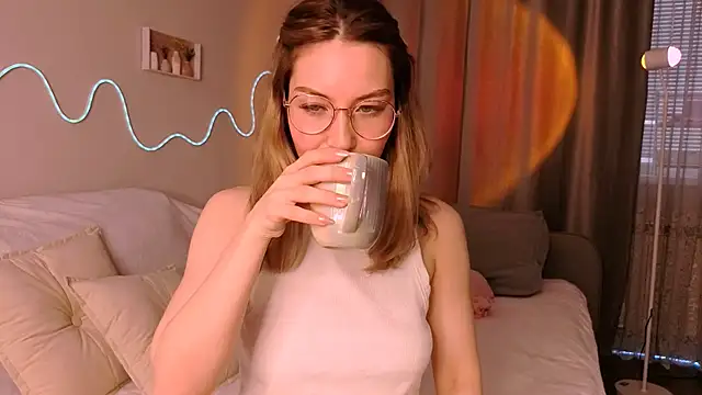 Lilo Sims online show from 10-07-25, 01:50