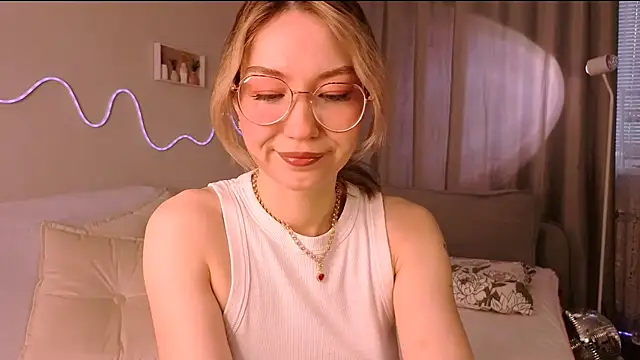 Lilo Sims online show from 10-15-25, 02:32