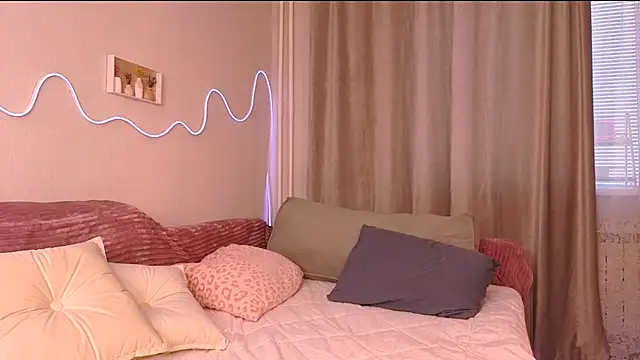 Lilo Sims online show from 09-20-25, 01:54