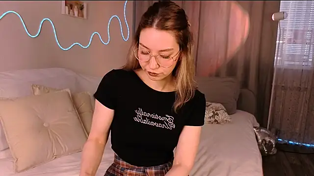 Lilo Sims online show from 10-16-25, 05:59