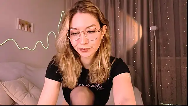 Lilo Sims online show from 11-24-25, 01:38