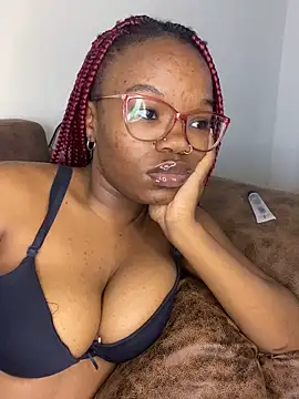 YummyMelanin117 online show from 04-28-26, 09:57