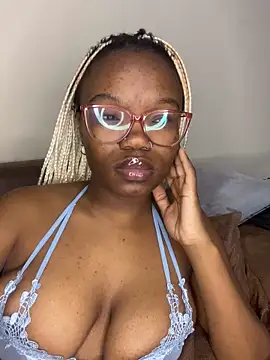 YummyMelanin117 online show from 04-21-26, 11:55