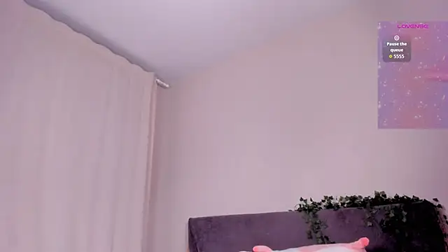 emmelieflorence online show from 03-04-26, 06:37