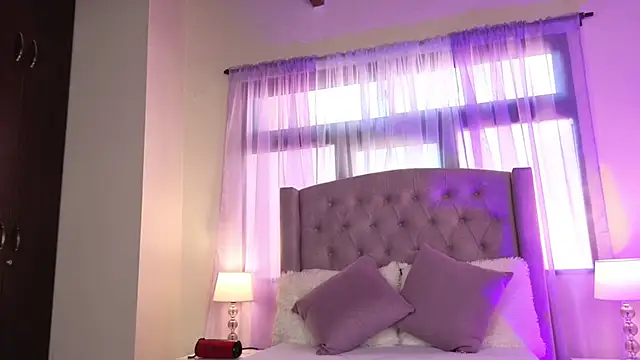 Snapshot of zaraquiinn chatting on 10-18-25, 02:08 zaraquiinn online show from 10-18-25, 02:08