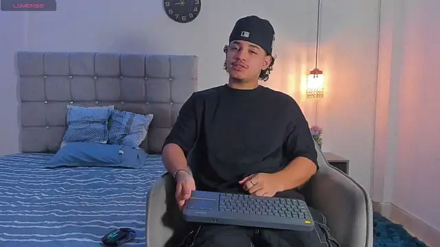 samxx muscle online show from 12-19-25, 01:57