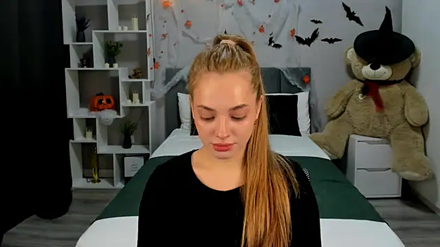 MelanieAlves online show from 11-05-25, 06:11