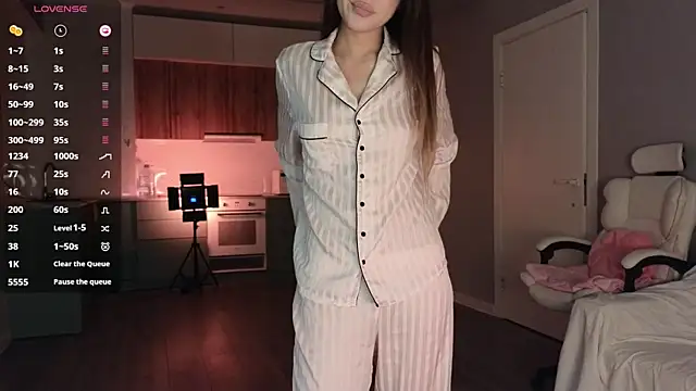 Ella lee15 online show from 10-20-25, 02:13