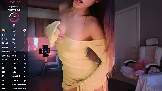 Ella lee15 online show from 10-31-25, 02:52