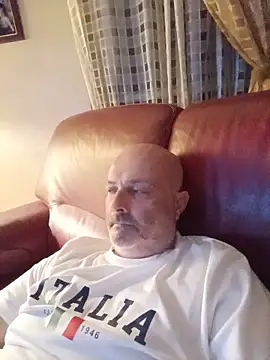 Snapshot of Alexis_Bull chatting on 06-15-26, 10:31 Alexis Bull online show from 06-15-26, 10:31