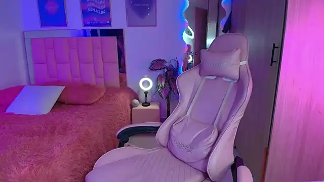 lunesweet online show from 10-27-25, 02:12