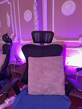 ArianaReynoldss online show from 10-10-25, 07:36