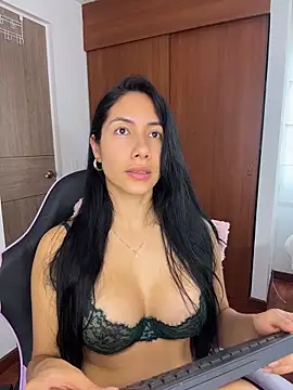 Snapshot of ArianaReynoldss chatting on 04-21-26, 07:31 ArianaReynoldss online show from 04-21-26, 07:31