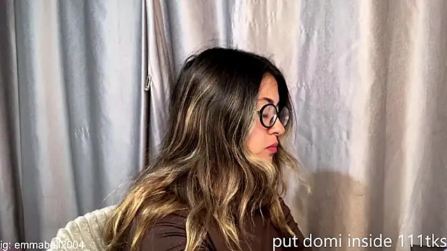 Snapshot of emma__bell_ chatting on 03-28-26, 02:01 emma bell online show from 03-28-26, 02:01