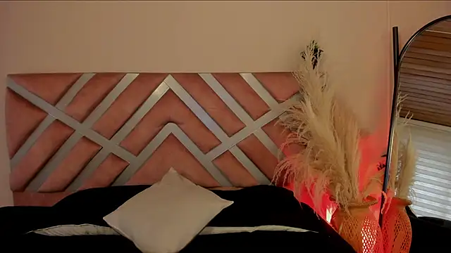 Snapshot of viol_collins__ chatting on 11-08-25, 08:56 viol collins online show from 11-08-25, 08:56