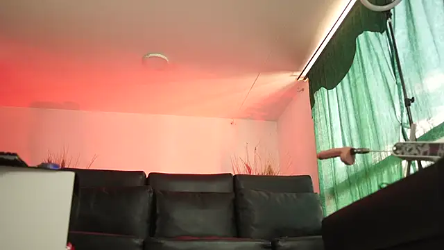 bonniie 98  online show from 10-18-25, 07:16